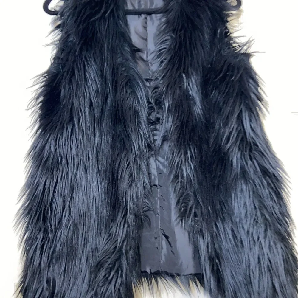 Black rivet black fur vest size meduim - Picture 2 of 6